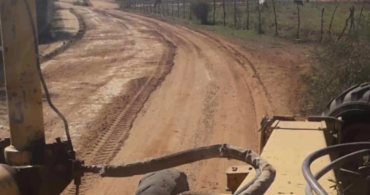 Rehabilitan caminos en los ejidos del sur