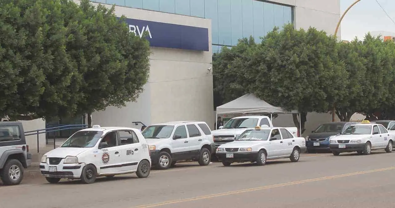 Taxistas acatan medidas de salud