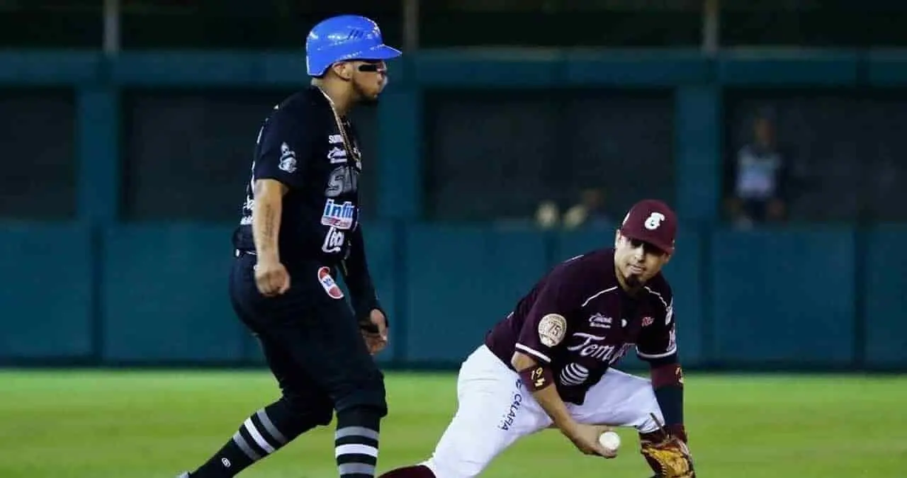 Yaquis contra la pared