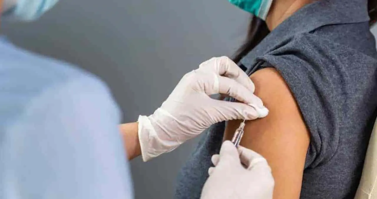 ¿Es seguro vacunarte contra Covid si sufres de alergias?