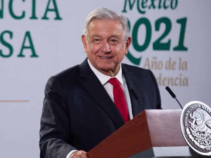 Maestros y médicos privados serán beneficiarios de vacunas: AMLO Maestros y médicos privados serán beneficiarios de vacunas: AMLO