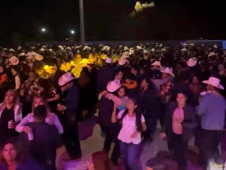 Los dejan vestidos y alborotados Los dejan vestidos y alborotados