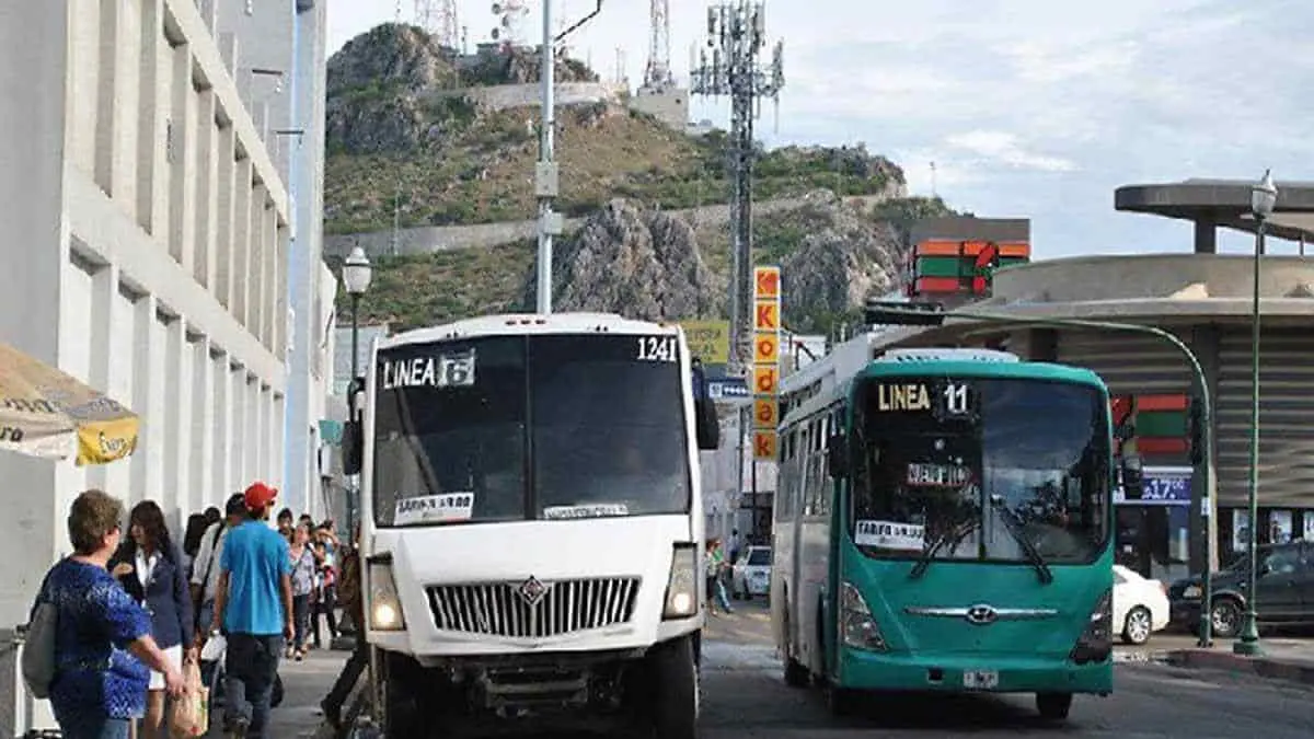 Usuarios se quedan sin camión