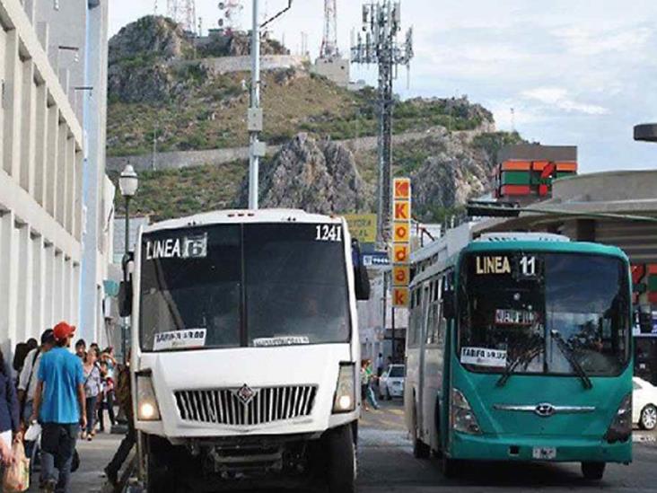 Usuarios se quedan sin camión Usuarios se quedan sin camión