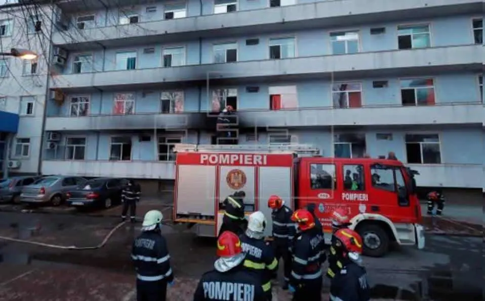 Se incendia hospital covid y mueren 5 personas