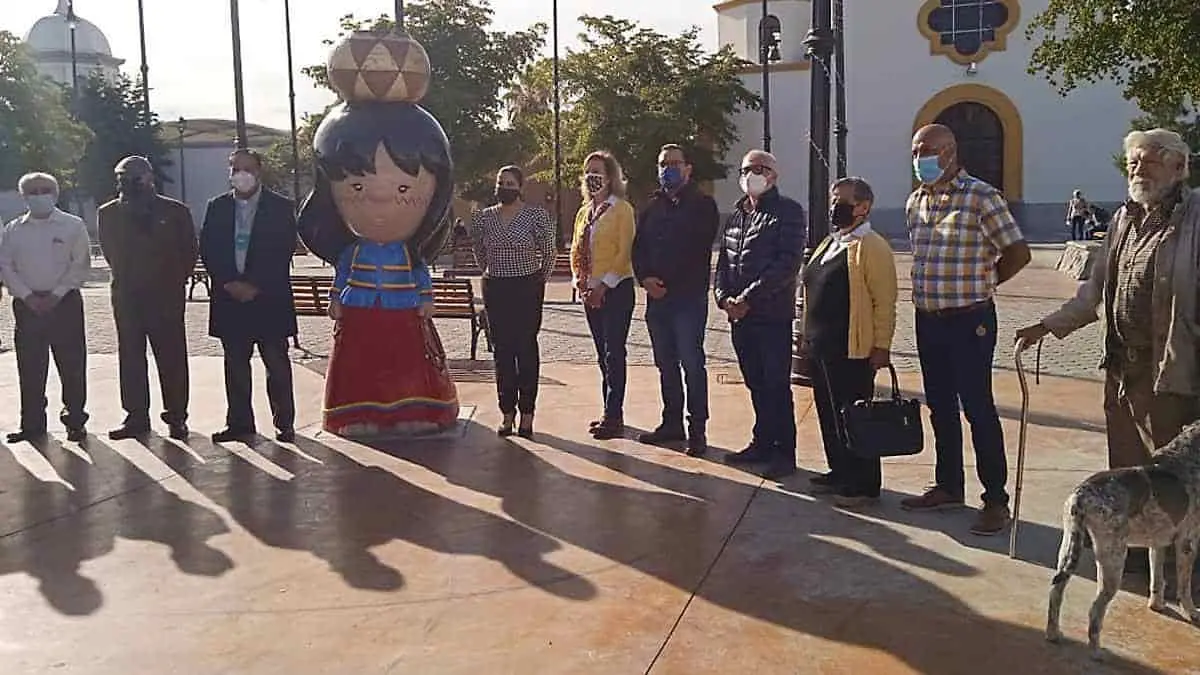 Develan estatua de niña Konkaak