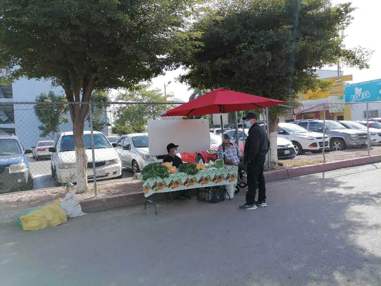 Comerciantes denuncian a guardia de seguridad del IMSS