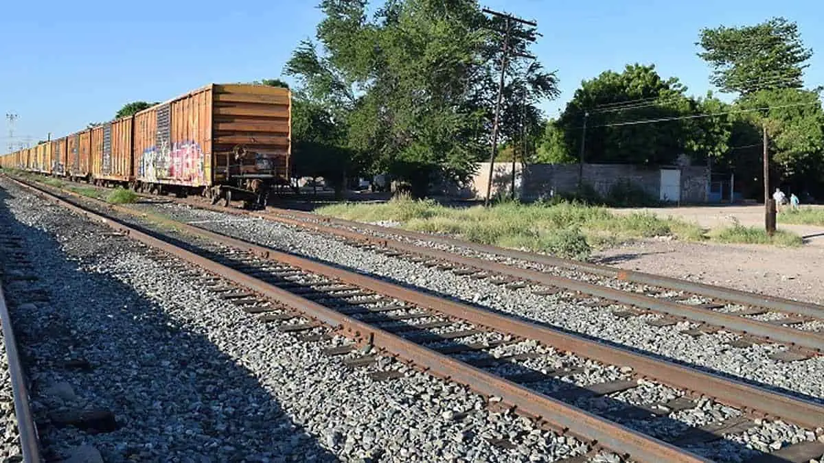 Piden que reubiquen las vías del tren en Cajeme