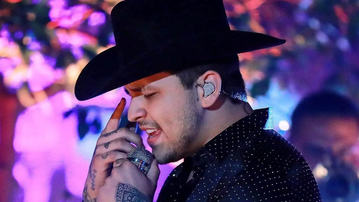 Fallece abuelita de Christian Nodal