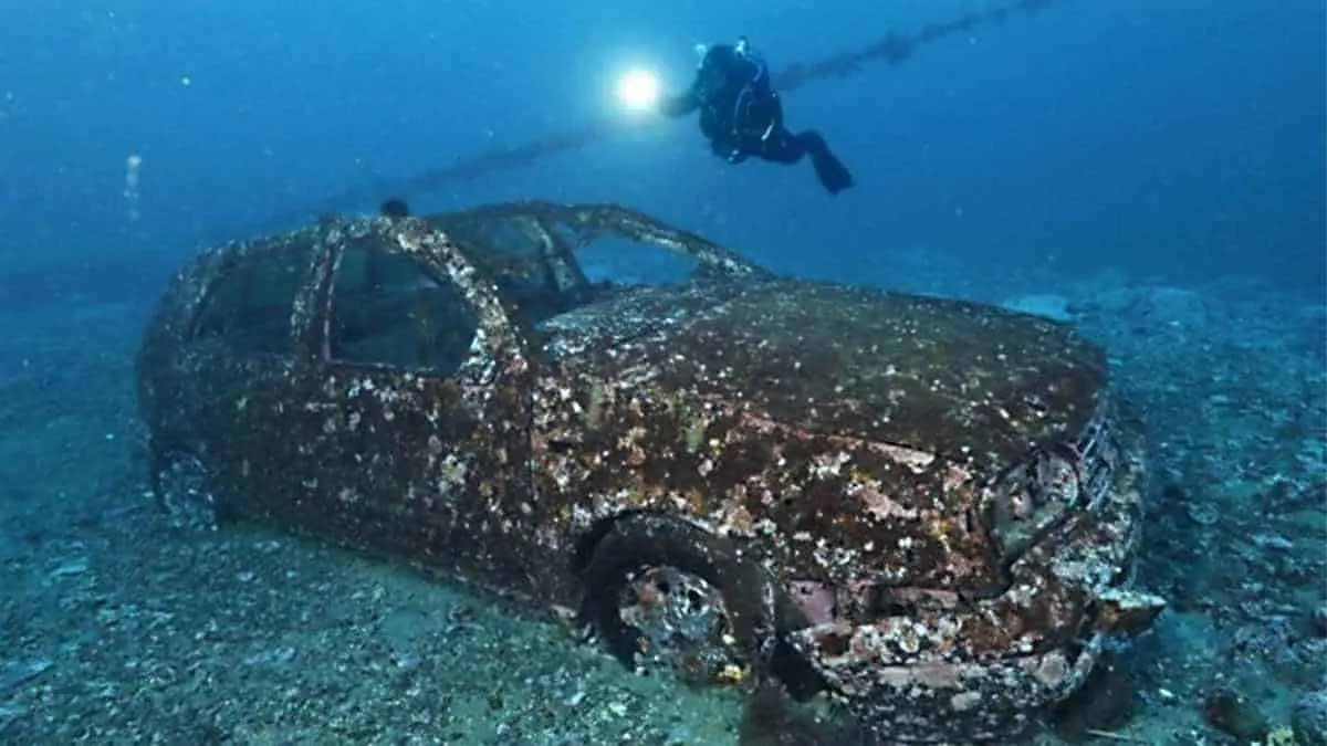 Encuentra su auto 10 años después del tsunami en Japón