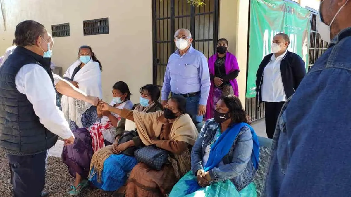 Mezclan conocimientos entre medicina tradicional y occidental