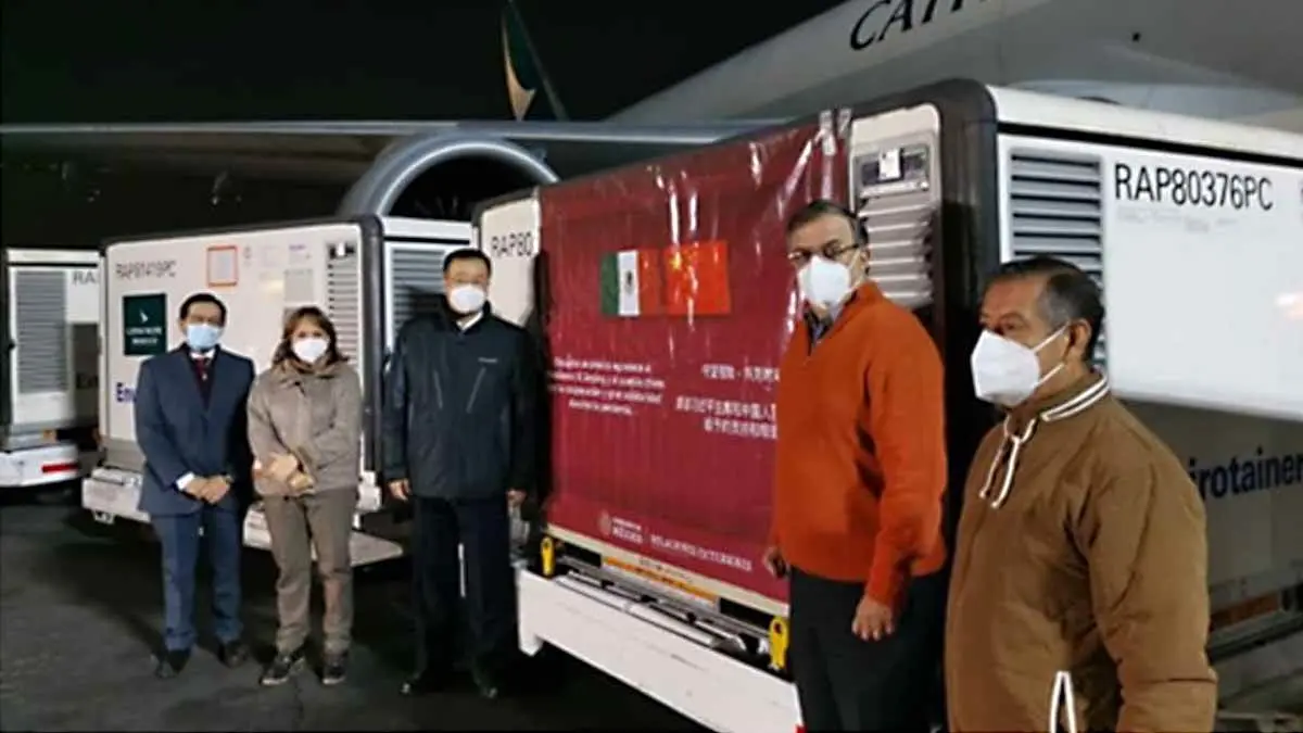 Llega a México cargamento de vacuna china Sinovac