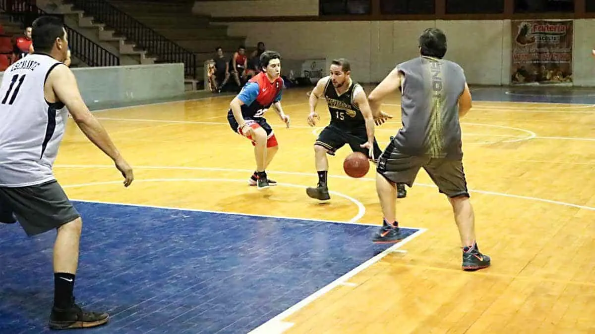 Acciona el deporte ráfaga de Tercera Fuerza