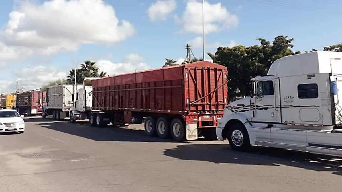 Rechazan monopolio en transporte de carga