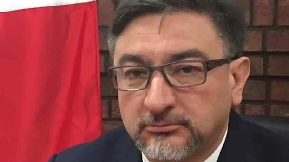 Cónsul de México es captado masturbándose en su oficina; SRE lo destituye