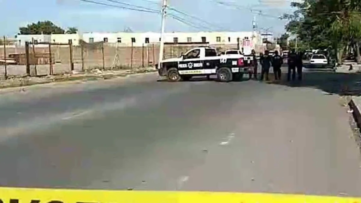 Ejecutan a dos en la Lázaro Mercado
