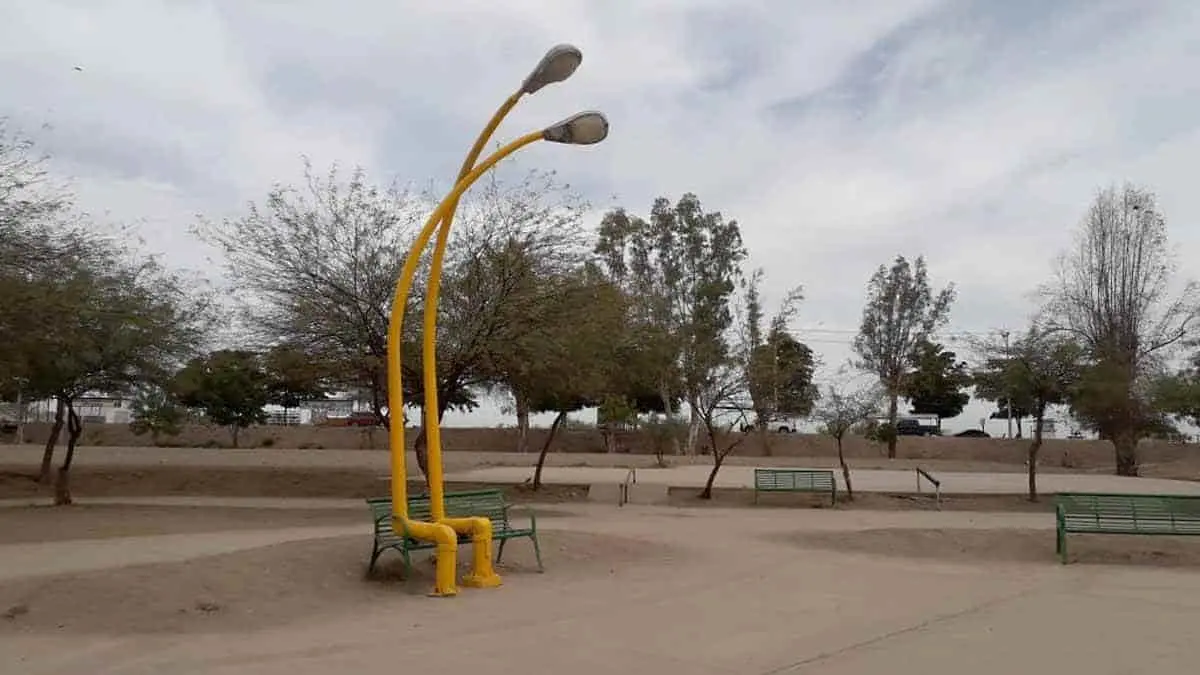 Reciclan postes de la luz en esculturas