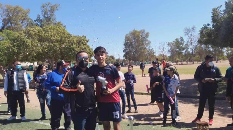 Brimach alza la copa en la juvenil A