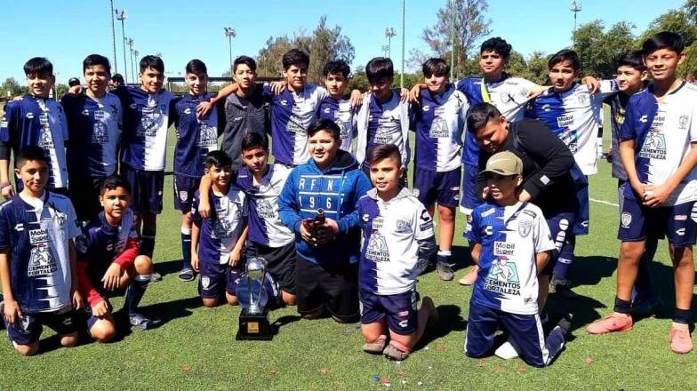 Brimach alza la copa en la juvenil A