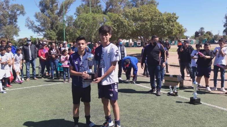 Brimach alza la copa en la juvenil A