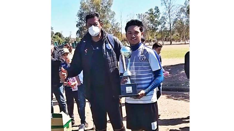 Brimach alza la copa en la juvenil A