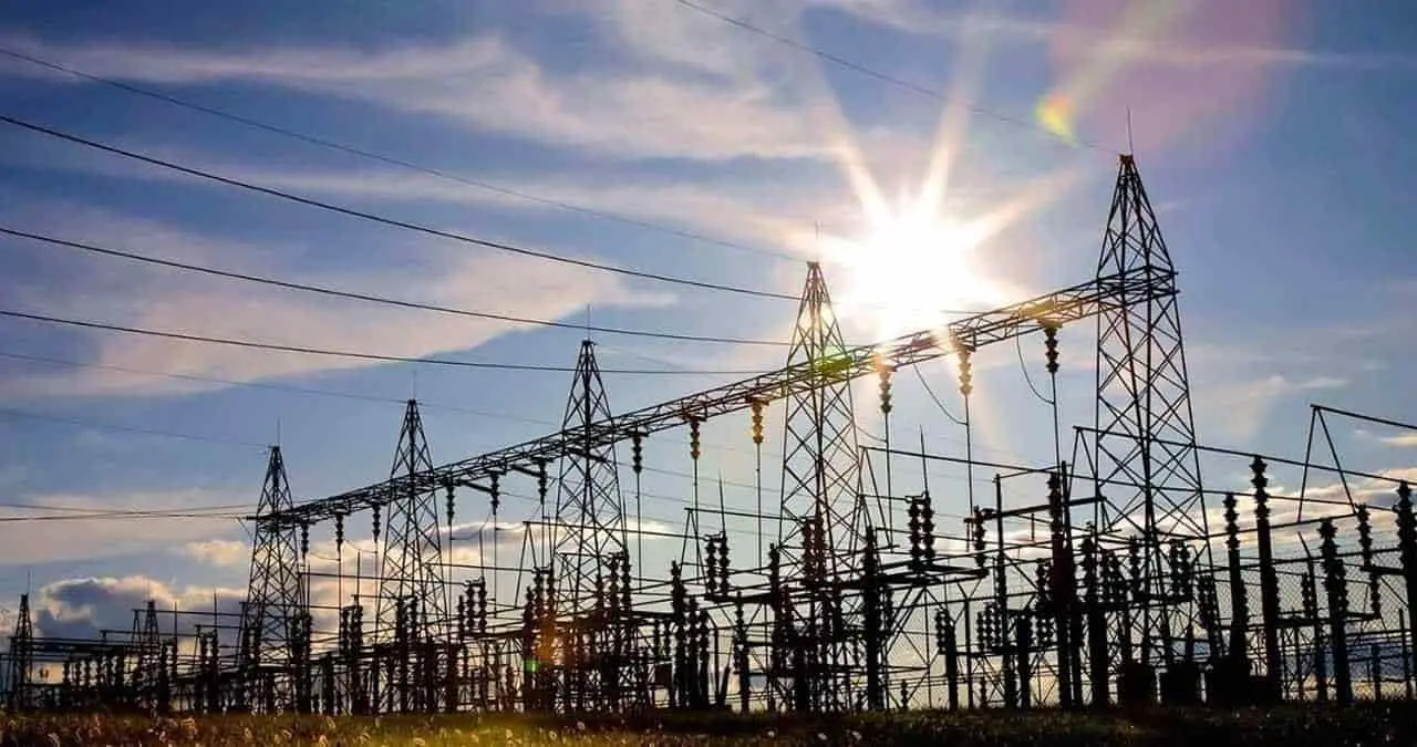 Reforma eléctrica se llena de suspensiones