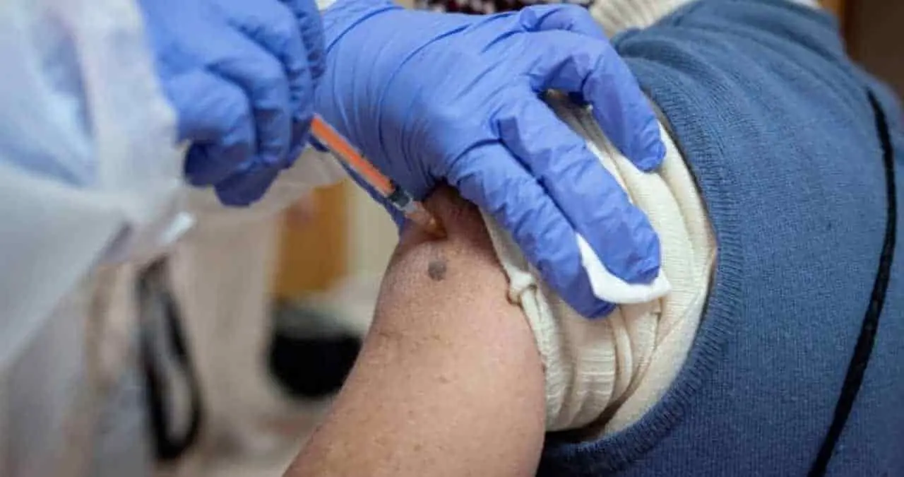 Muere de un infarto después de ser vacunado contra Covid