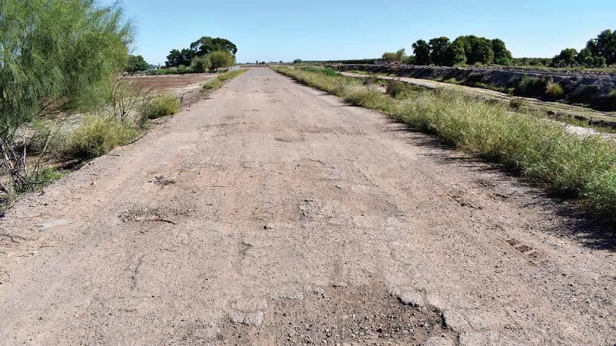 Colapsan caminos vecinales