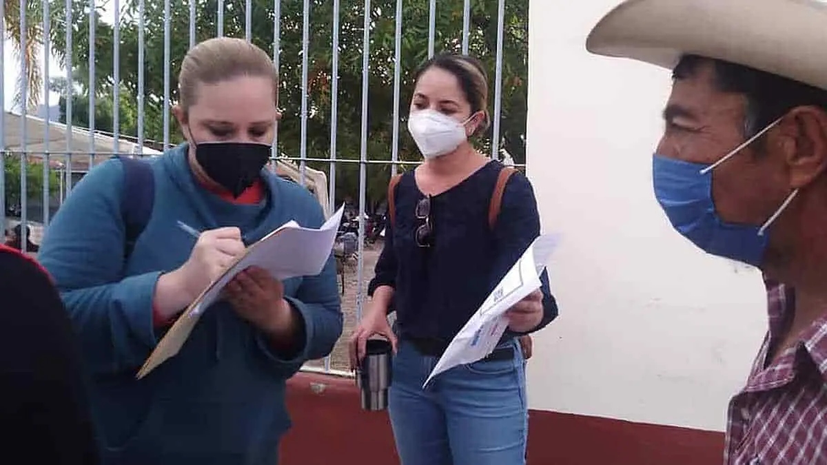 Abuelitos son presa fácil de las fake news