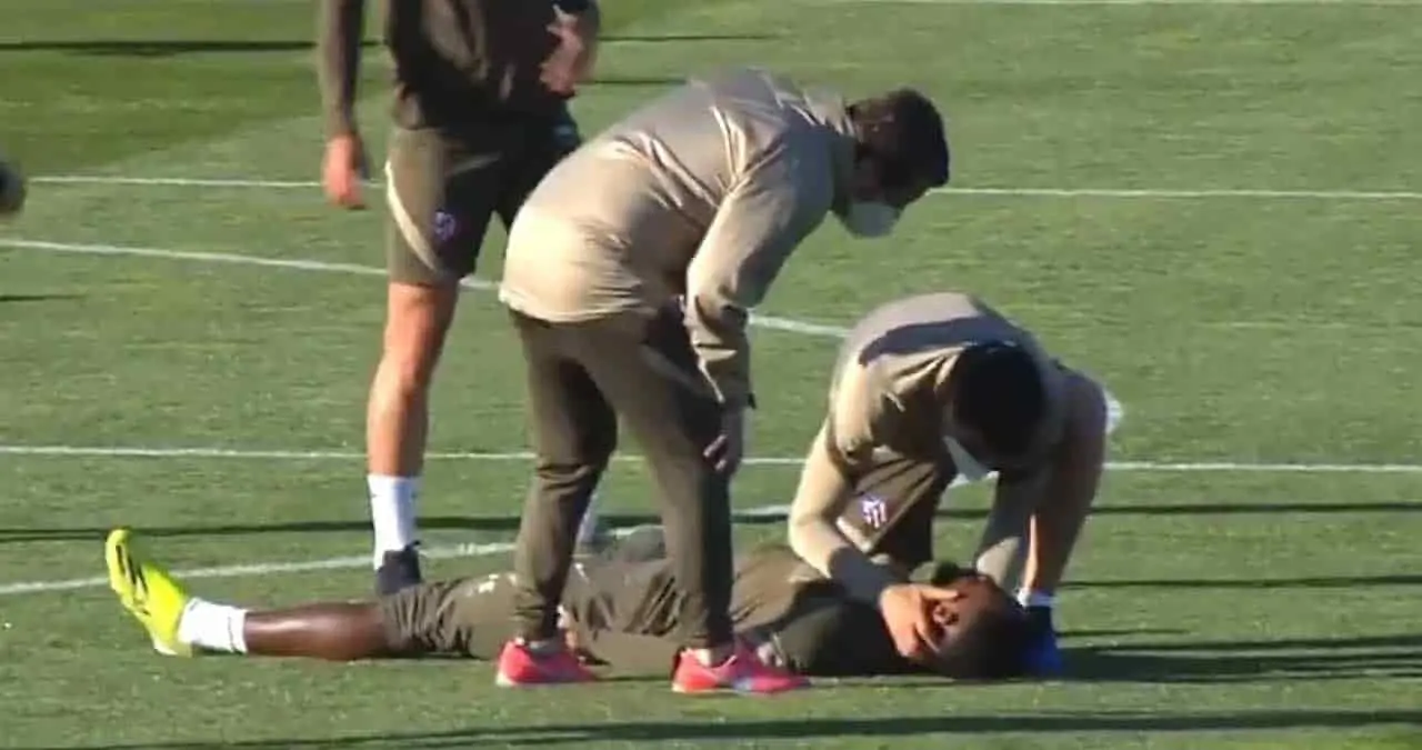 Video: Dembélé sufre desmayo durante entrenamiento del Atlético de Madrid