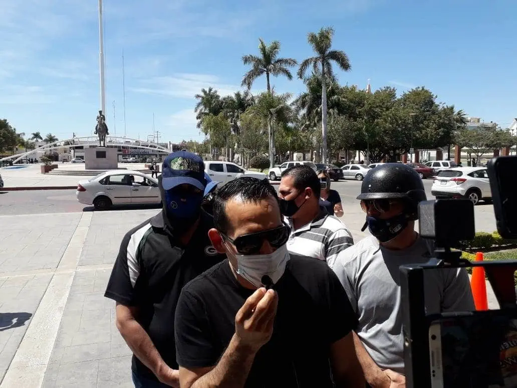 Exigen aumento de salario y mejores condiciones laborales