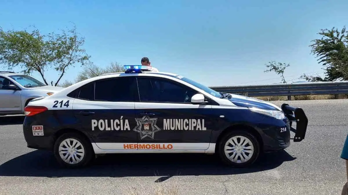 Vuelca vehículo en la carretera a Kino