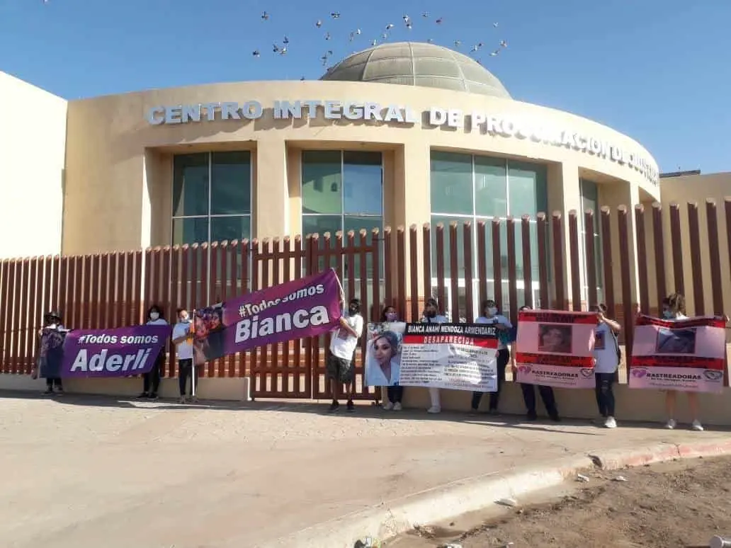 El contingente llegó a la Fiscalía General del Esatdo