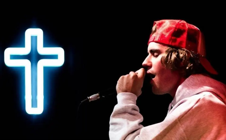 Sorprende Justin Bieber con nuevo disco religioso