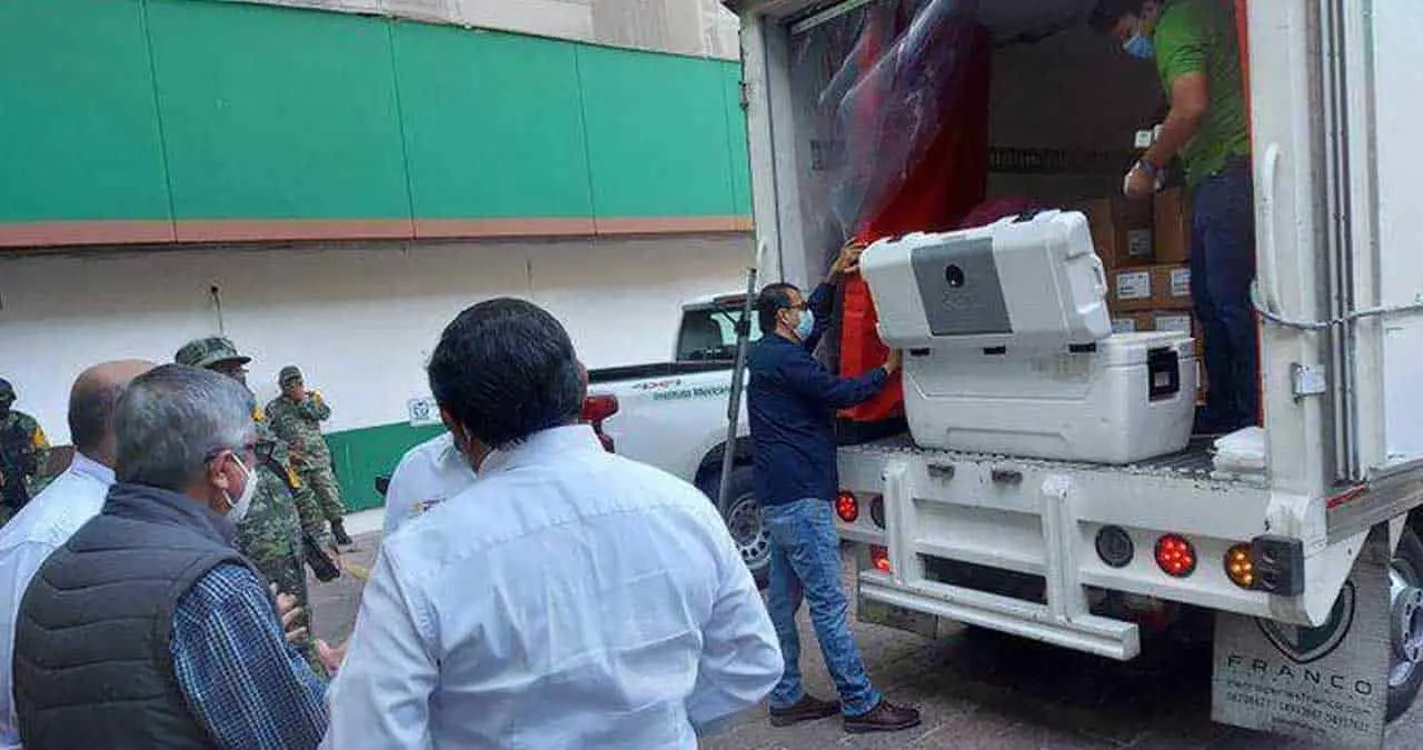 Llega a Sinaloa importante lote de vacunas de AstraZeneca