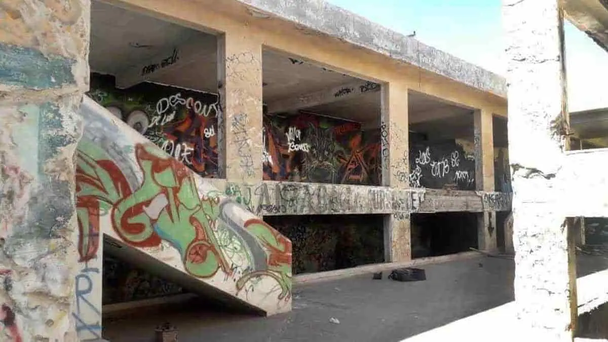 Cada vez son más los edificios abandonados del Centro de Ciudad Obregón