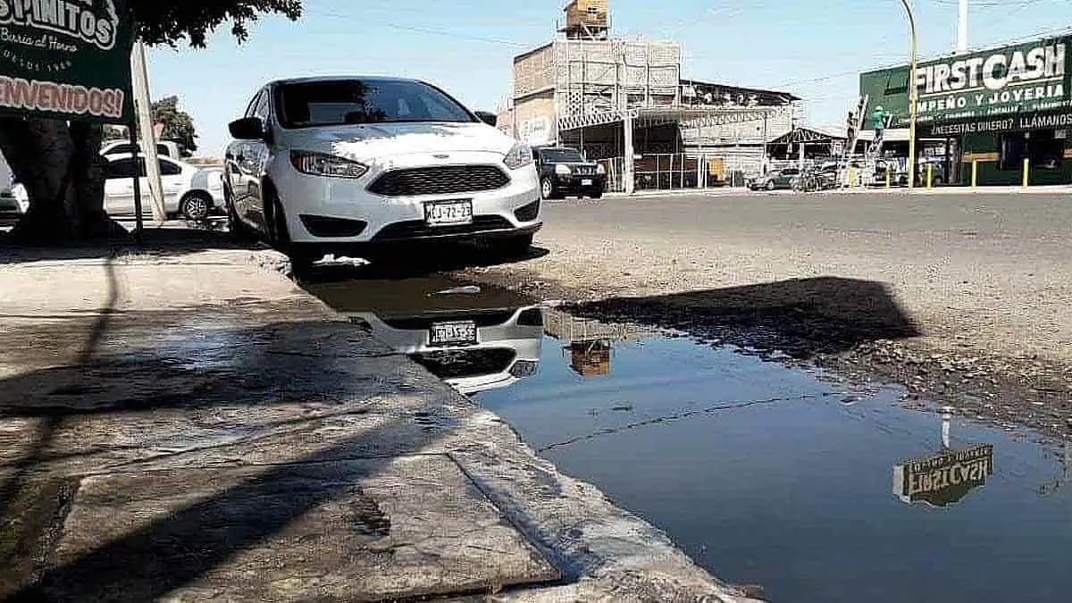 Drenajes colapsados invaden las calles de Ciudad Obregón