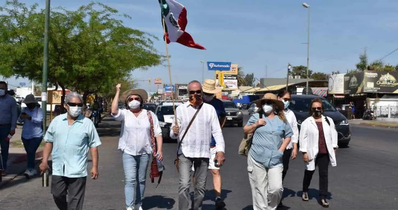 Médicos exigen ser vacunados contra el covid- 19