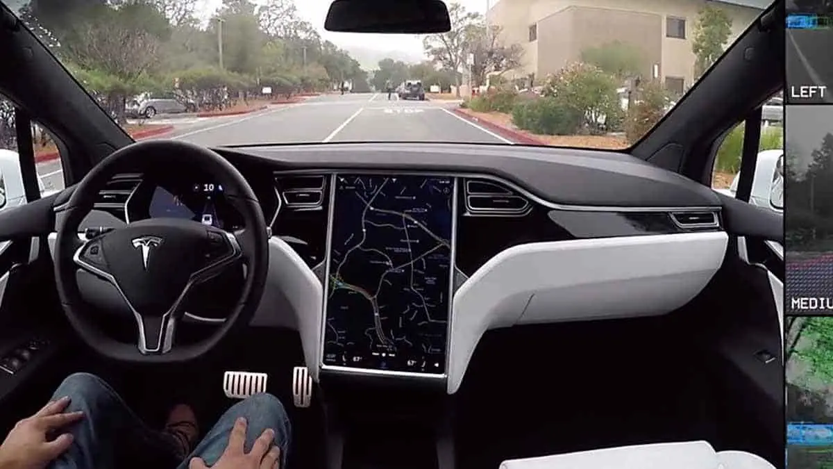 Auto Tesla de última tecnología mata a 2 personas