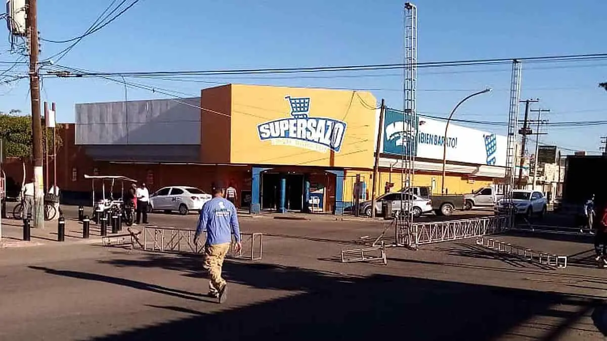 Cierre de calles por evento político desquicia la circulación