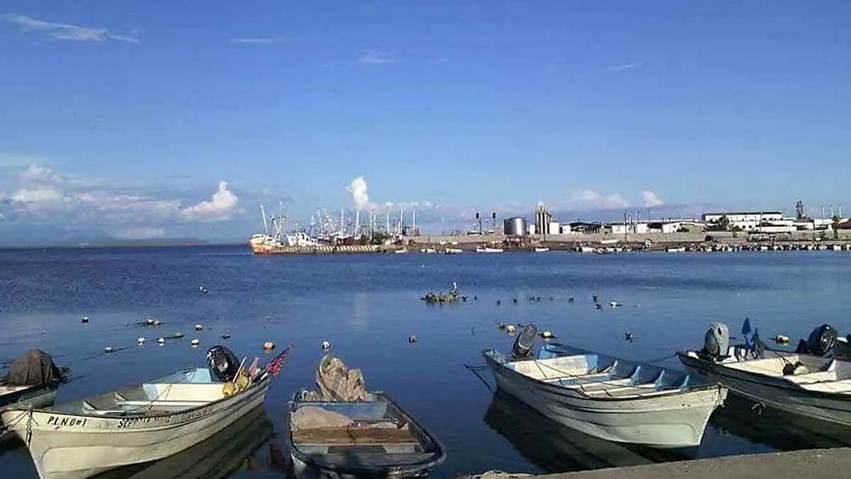 Oleaje peligroso obliga a cerrar puerto de Yavaros