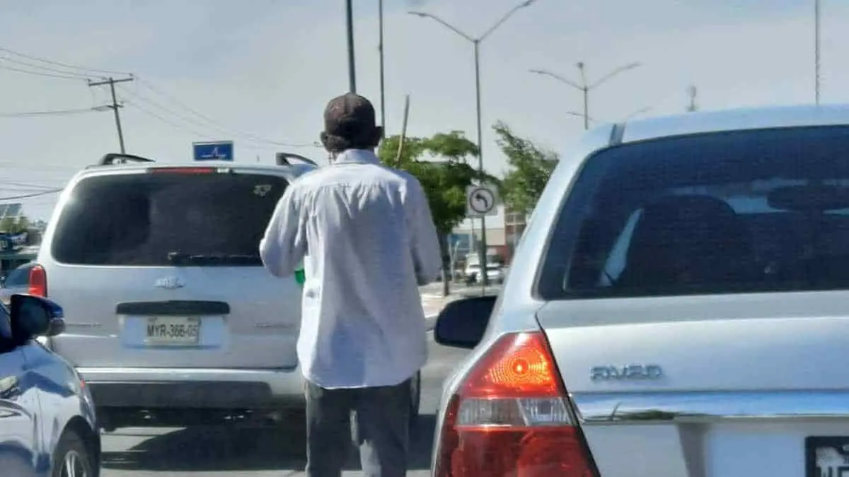 Crece el número de adultos mayores pidiendo ayuda en las calles