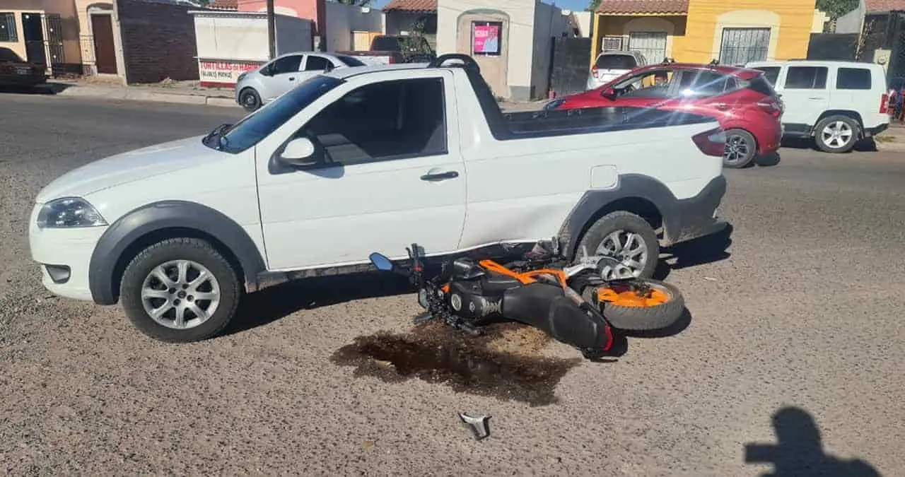 Motociclista se lesiona en choque