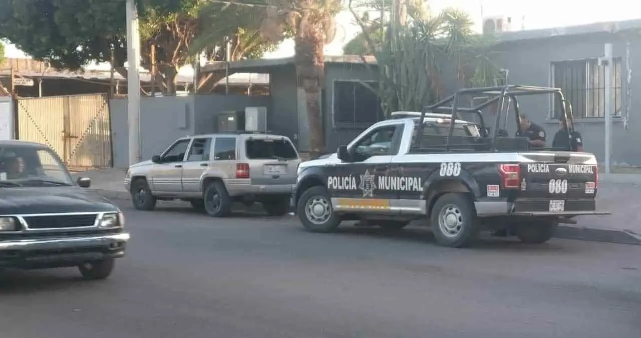 Pide ayuda en retén tras ser baleado