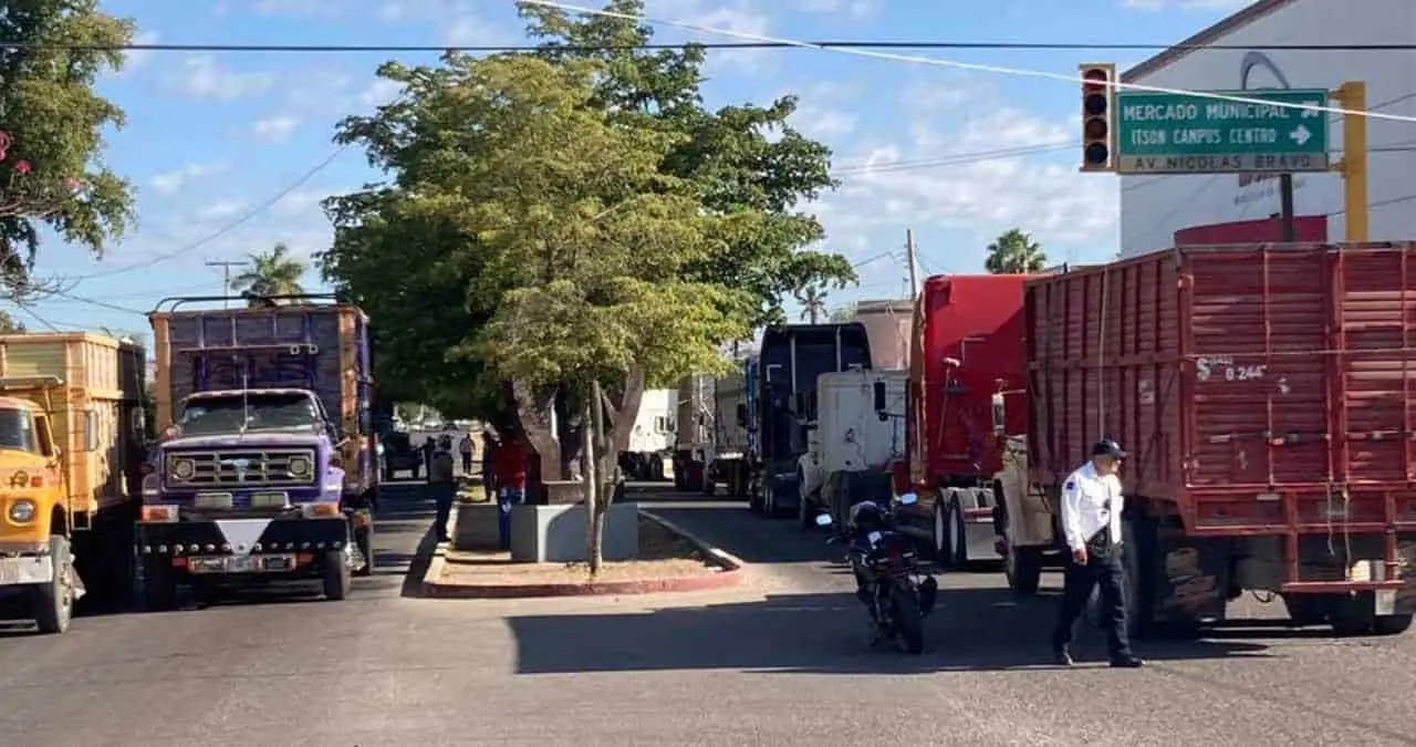 Tardan en tener arreglo transportistas y Estado