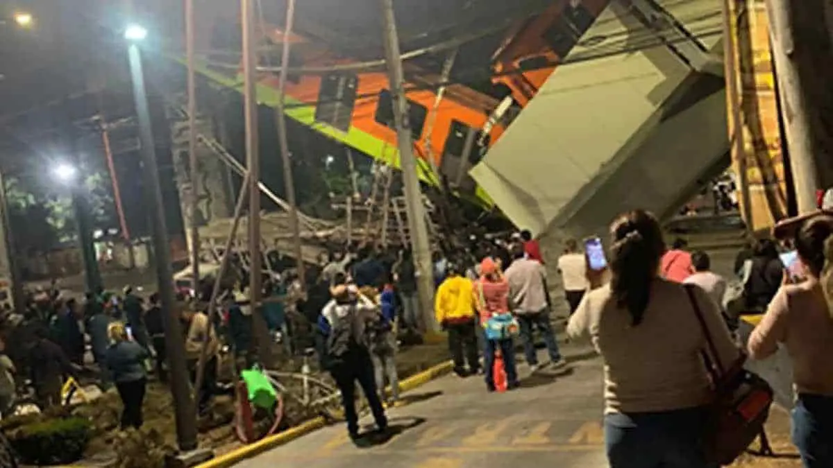 VIDEO. Se desploma línea de Metro de la Ciudad de México