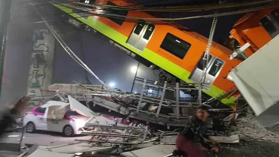 Video. Se salva de morir en derrumbe del metro gracias a bolsas del super
