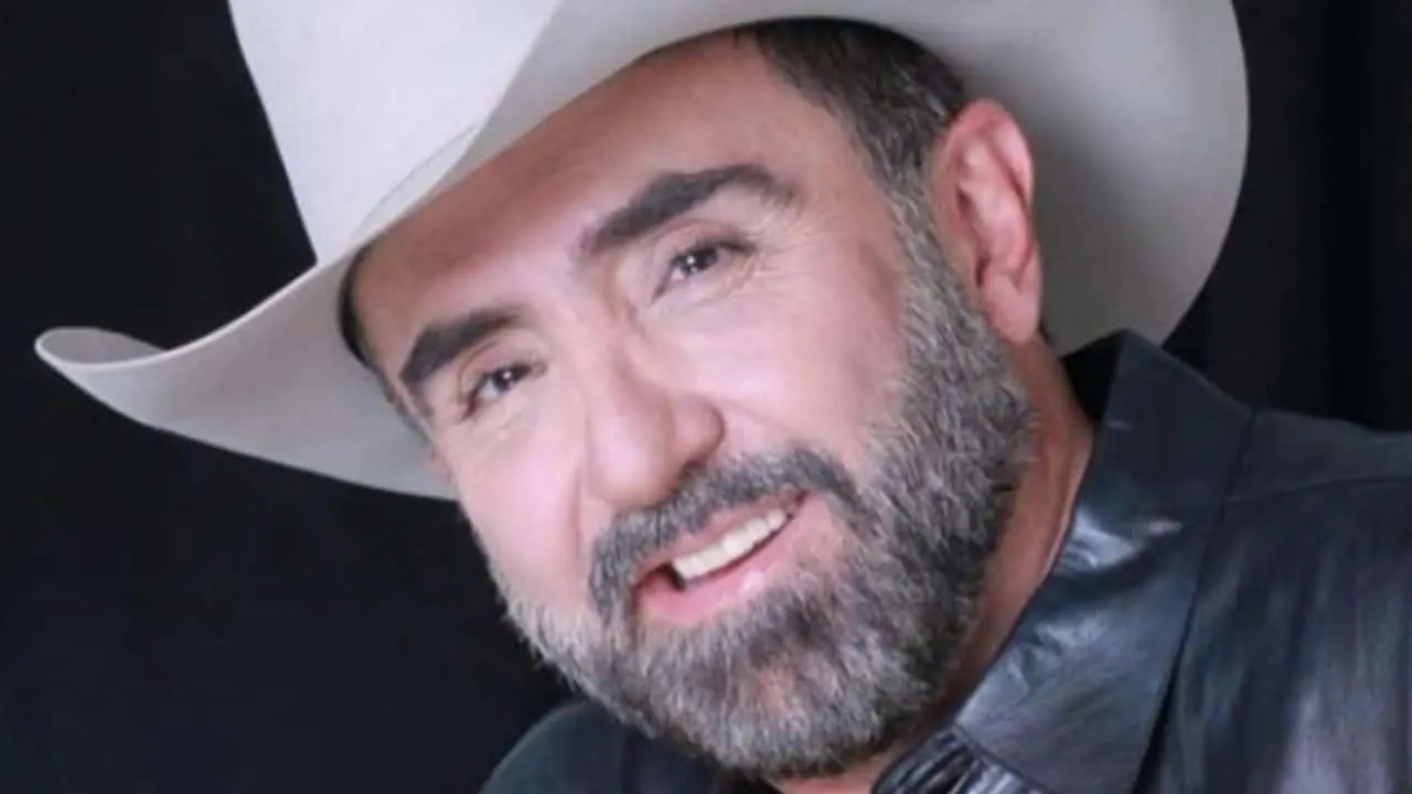 Vicente Fernández Jr. abandonó México por problemas con unos terrenos