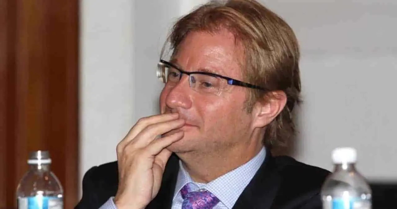 Interpol busca a Andrés Roemer por violación