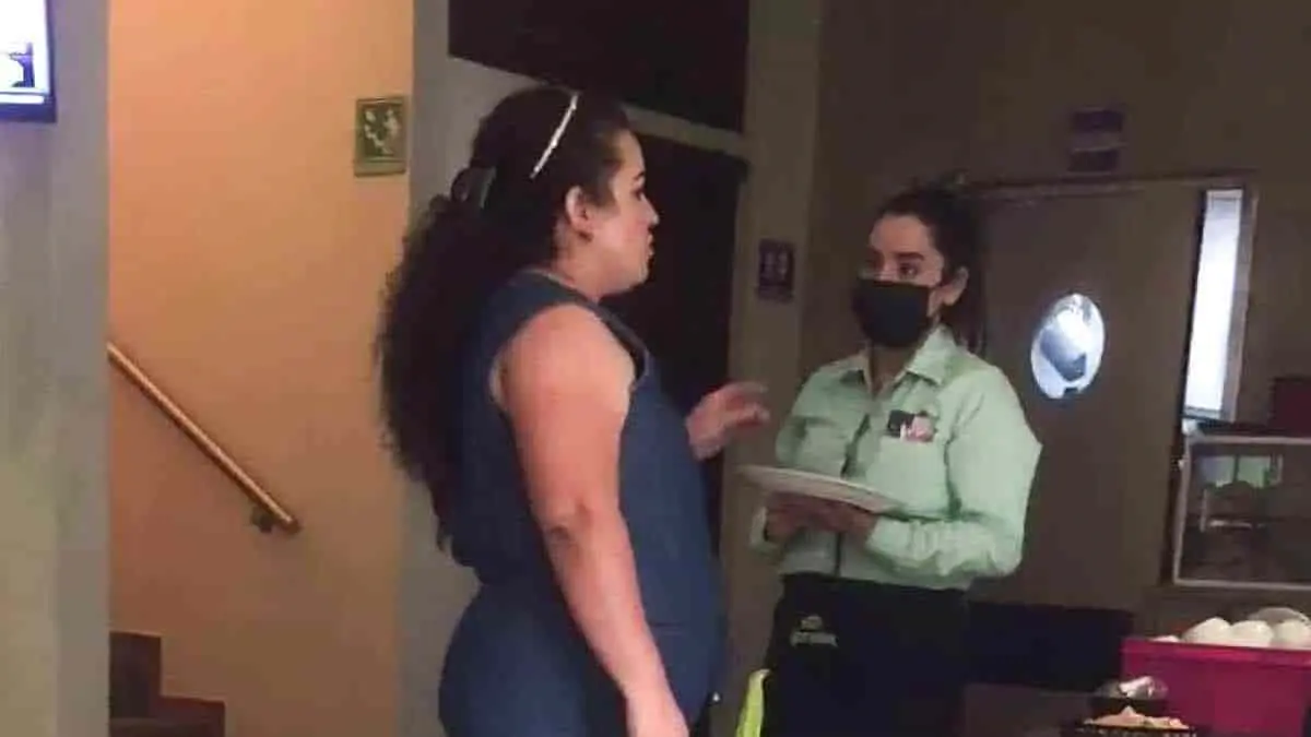 VIDEO: #LadyComeGratis se niega a pagar su cuenta y la de sus invitados
